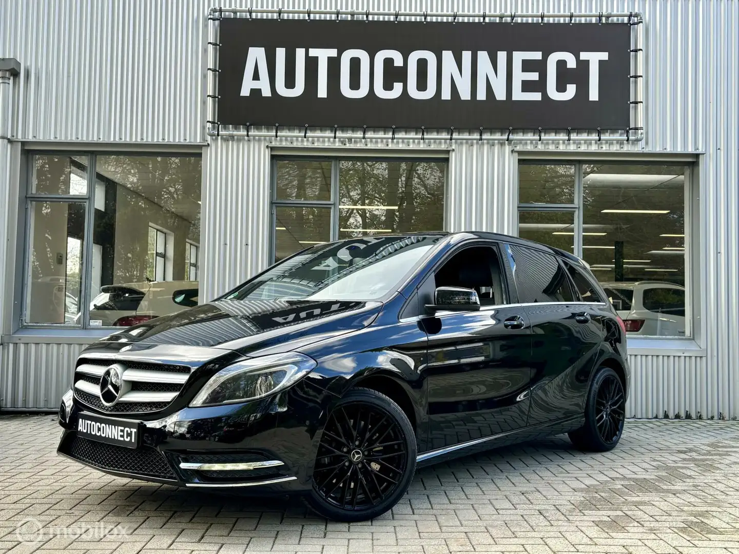 Mercedes-Benz B 220 4MATIC HALF/LEDER, NAVI, CRUISE, PDC V+A, 184 PK Negru - 1