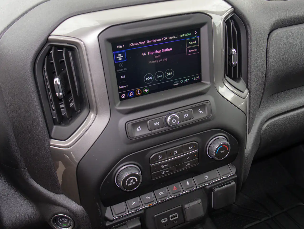 Chevrolet Silverado 1500 снимка Chevrolet Silverado 1500