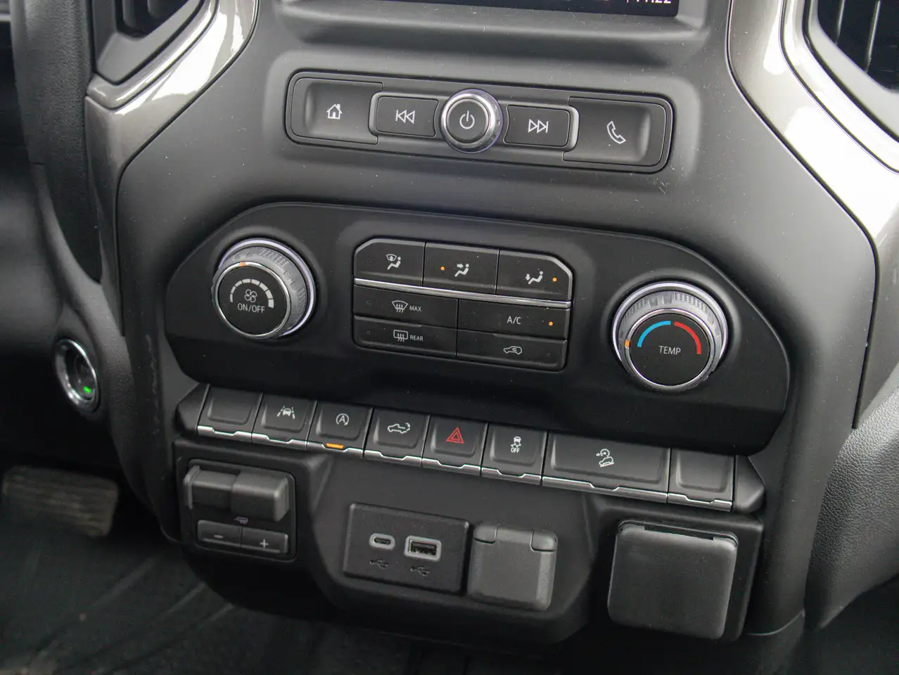 Chevrolet Silverado 1500 снимка Chevrolet Silverado 1500