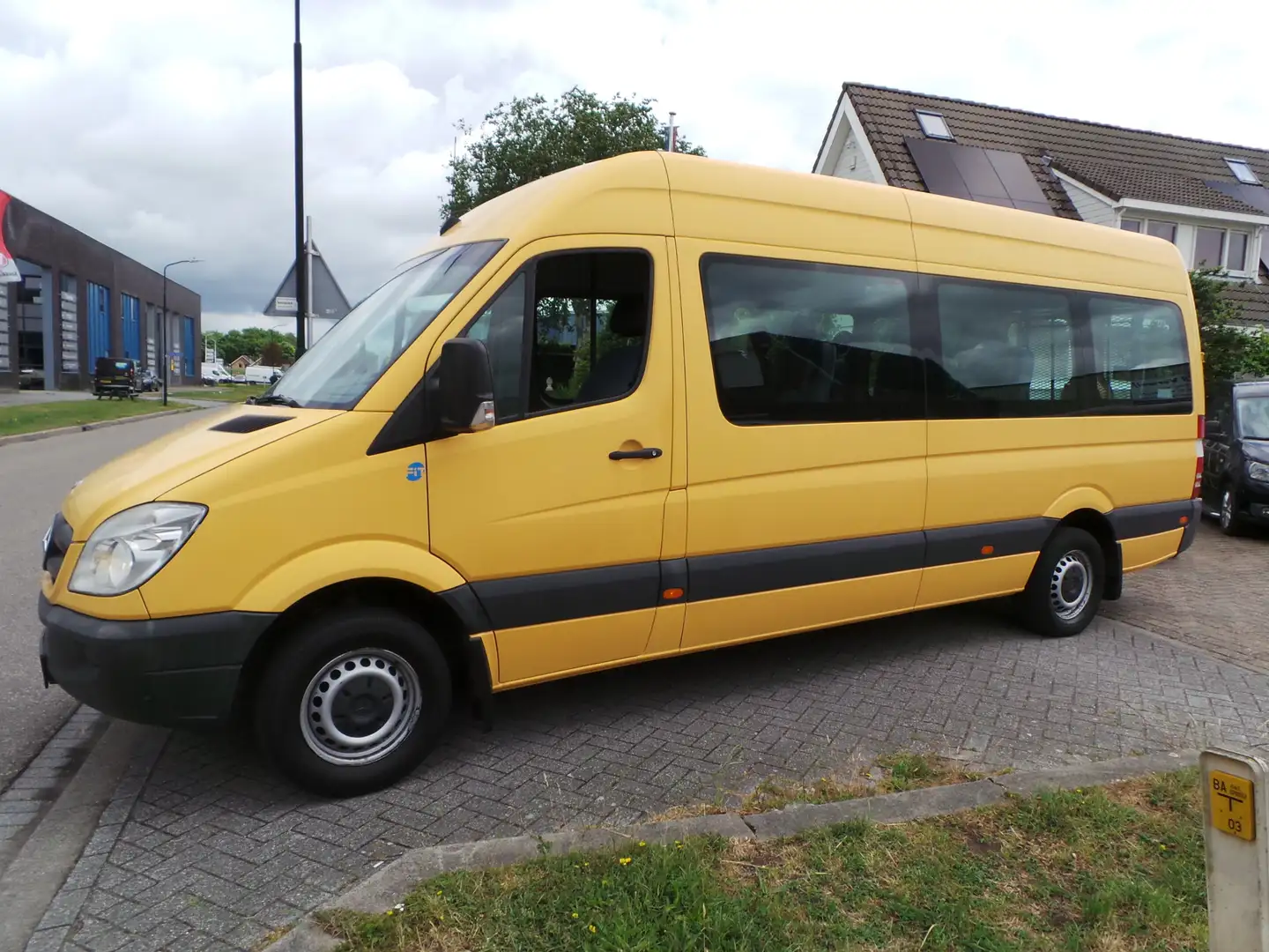 Mercedes-Benz Sprinter 311 2.2 CDI Aut.Maxi L3 Personenbus met lift Airco Galben - 1