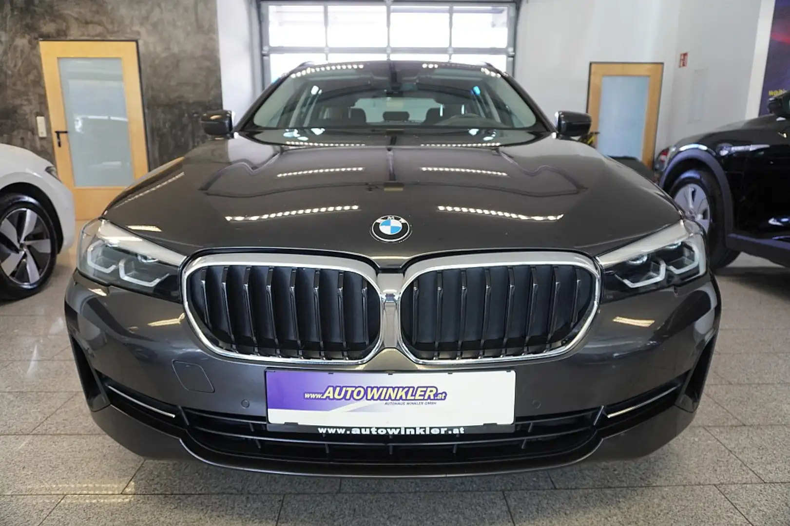 BMW 520 d 48 V Touring Aut./LED/18"/Navi. Prof/Head Up Grau - 2