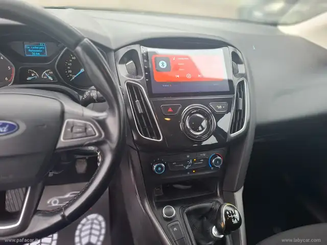 Ford Focus view 12