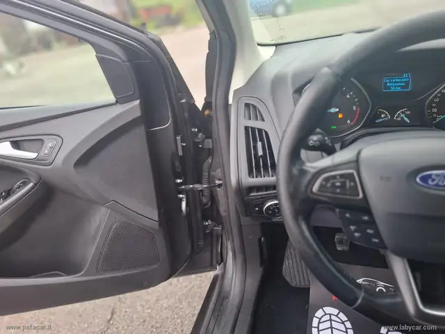 Ford Focus view 10