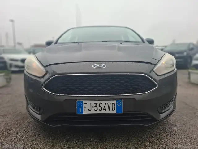 Ford Focus view 2