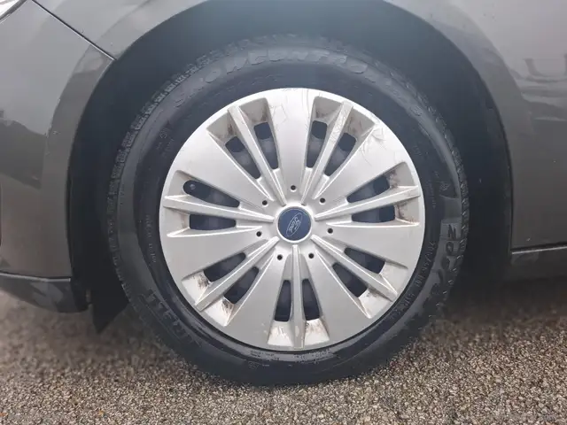 Ford Focus view 5
