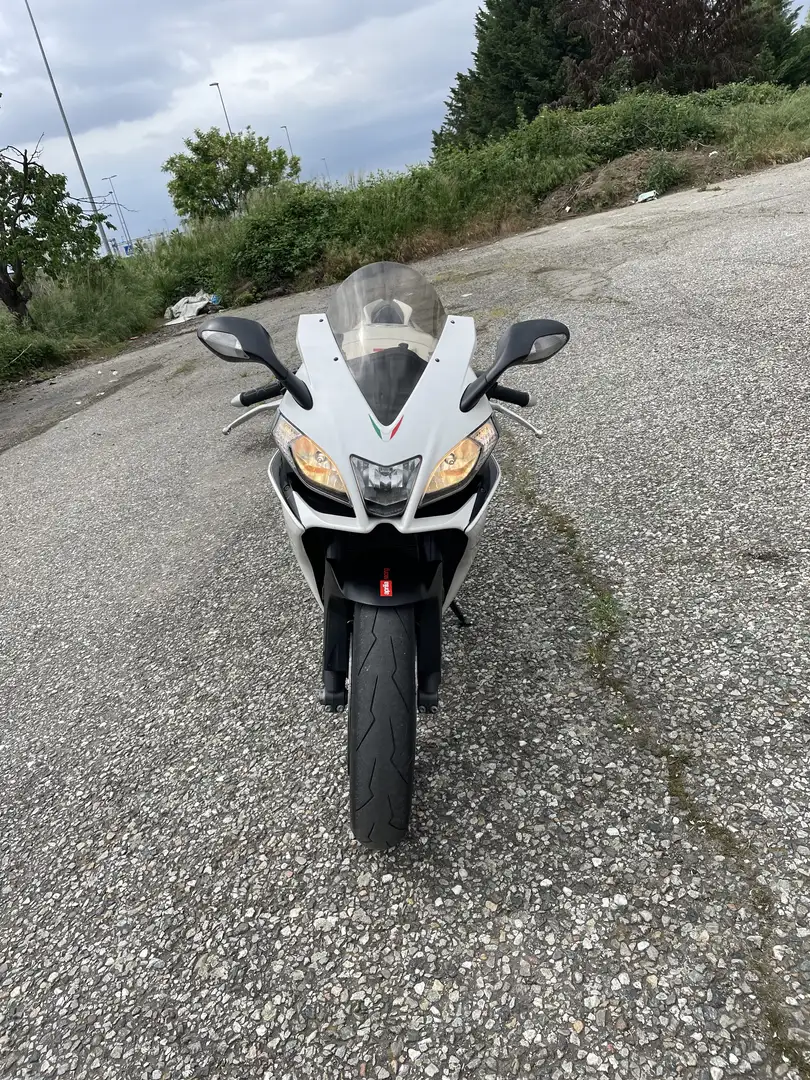 Aprilia RSV4 R - 2