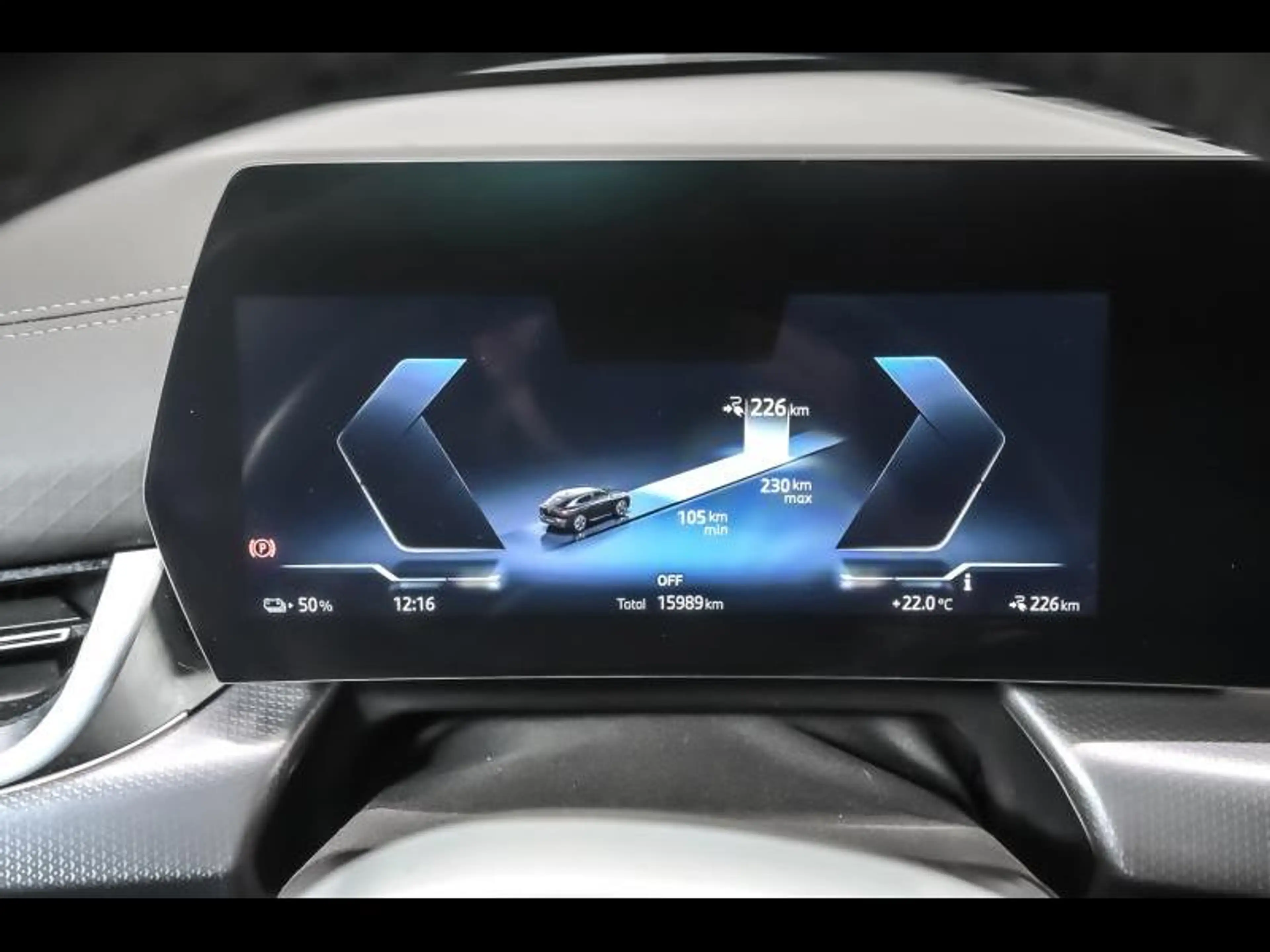 BMW iX2 eDrive20 | M sport — photo 10