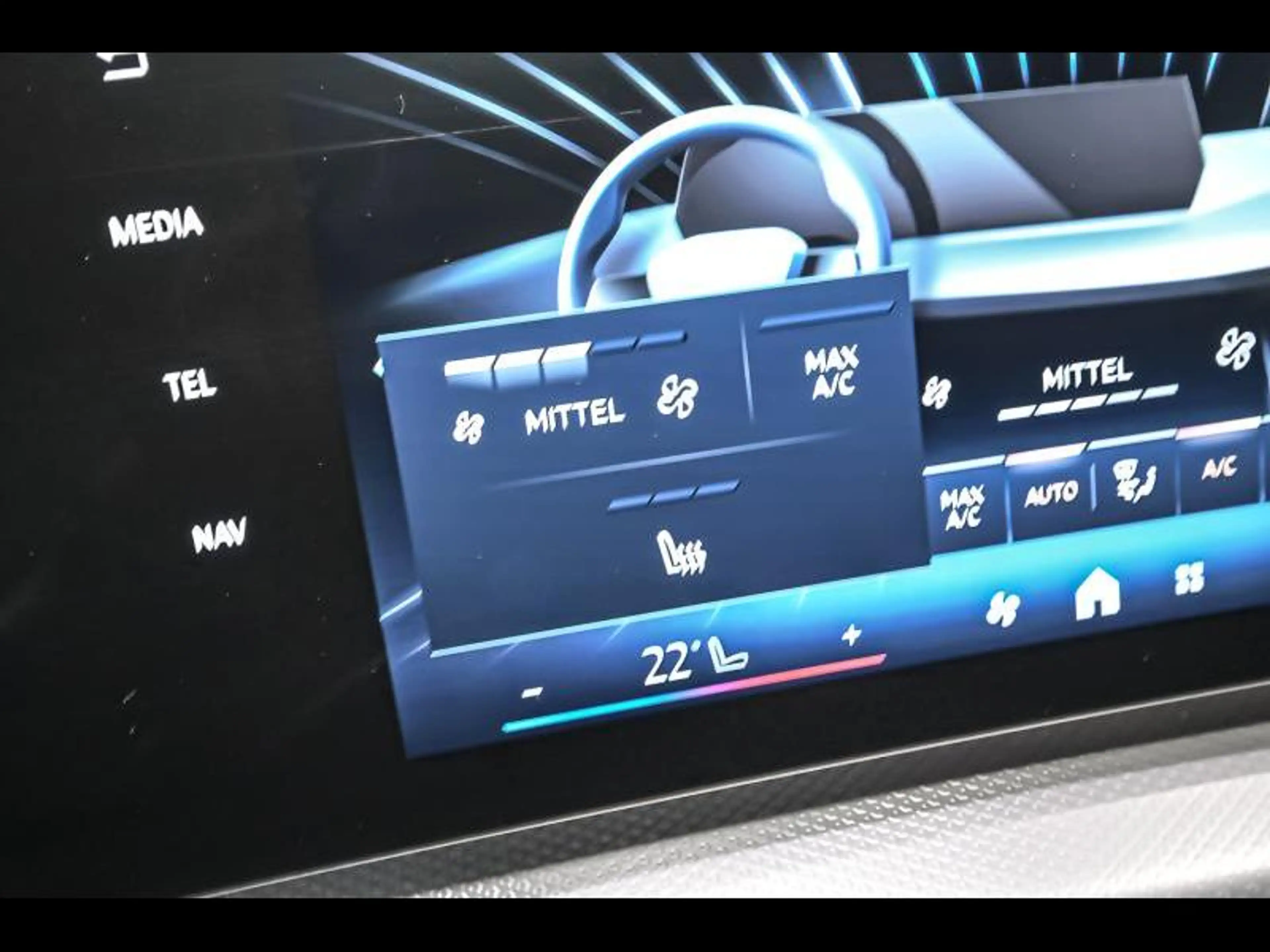 BMW iX2 eDrive20 | M sport — photo 13