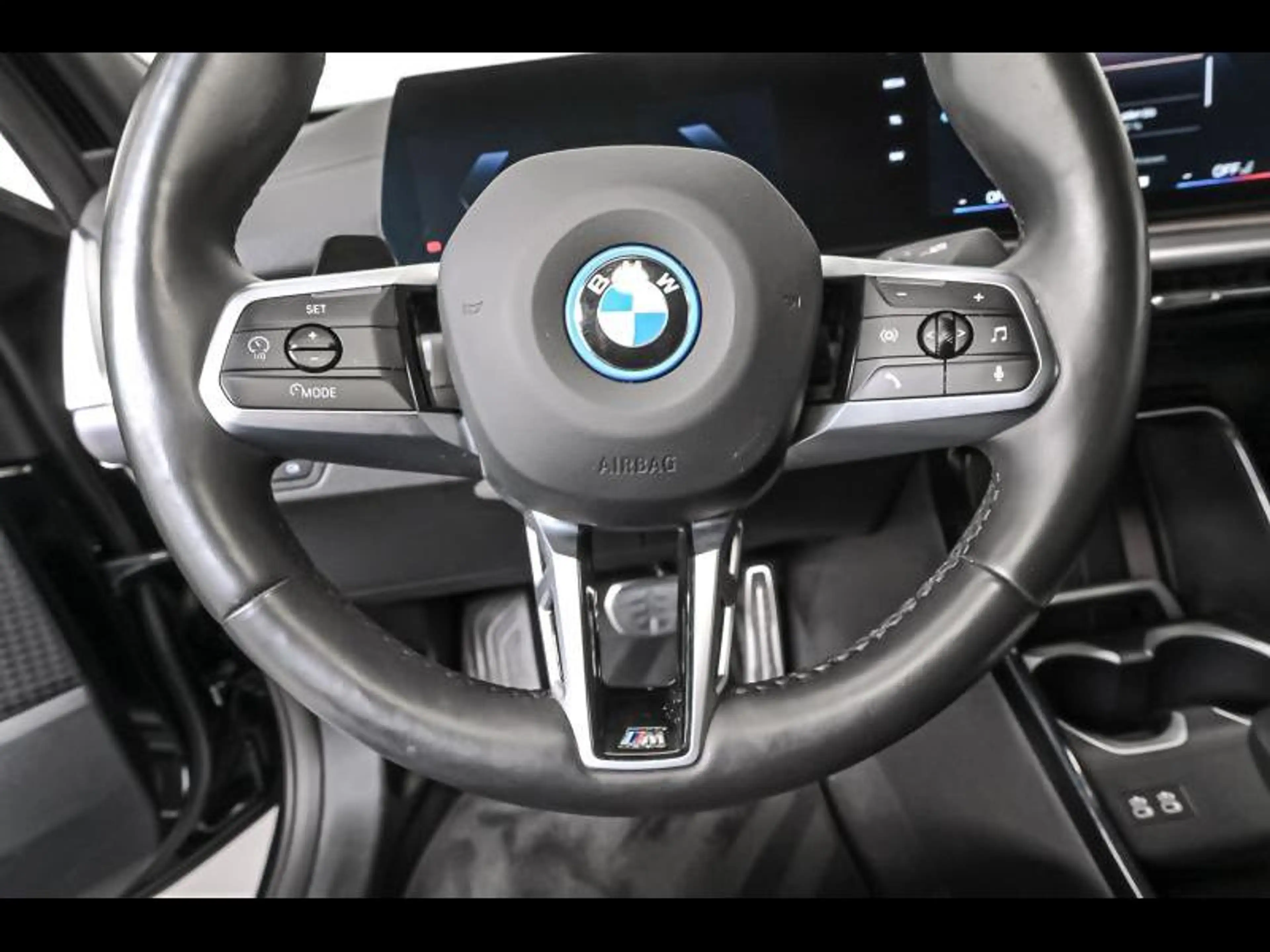 BMW iX2 eDrive20 | M sport — photo 9