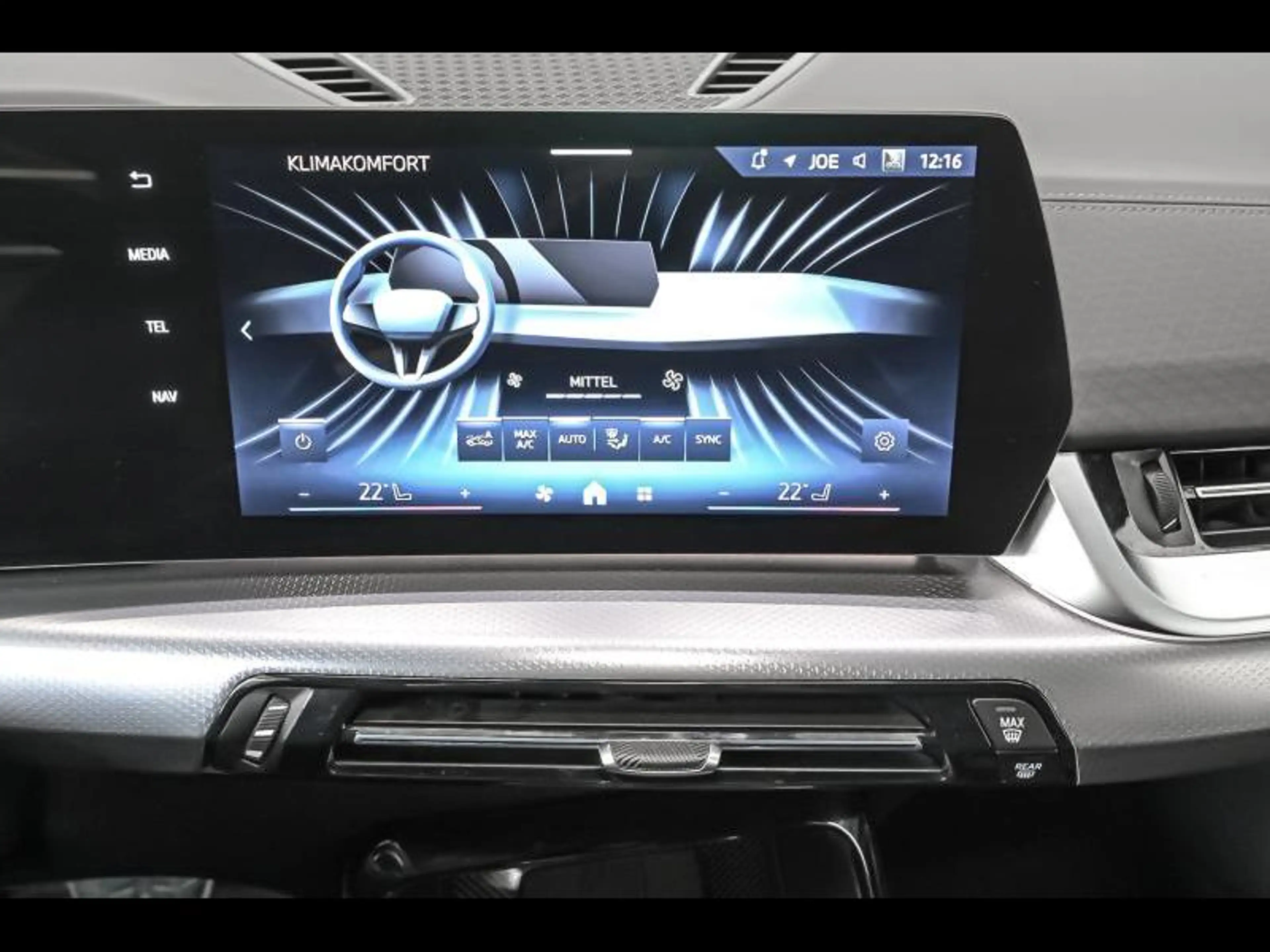 BMW iX2 eDrive20 | M sport — photo 12