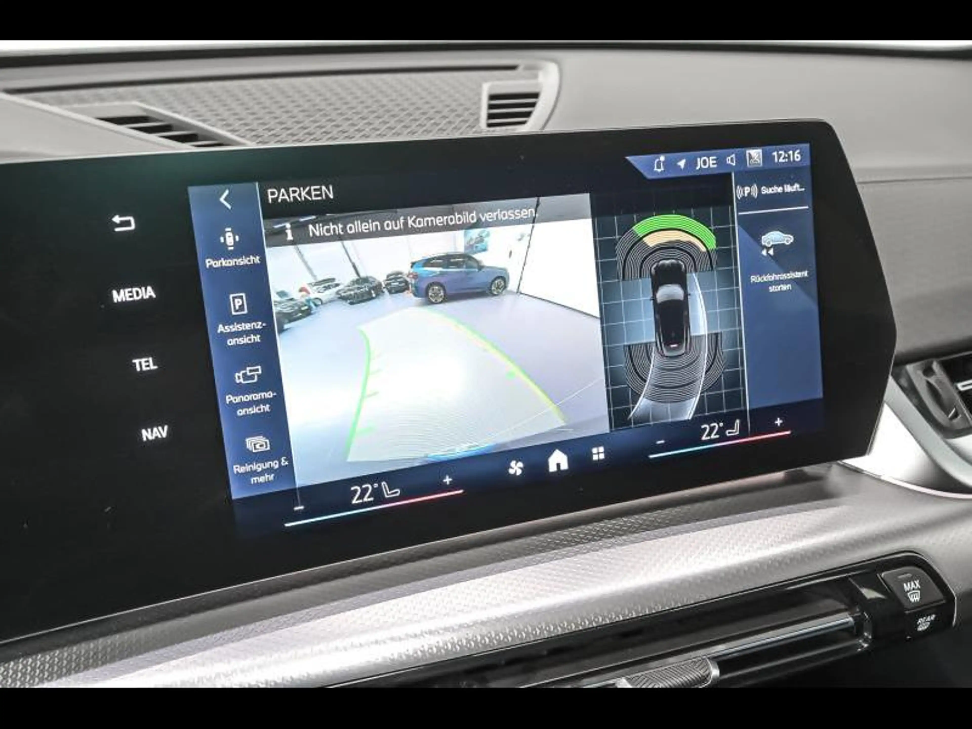BMW iX2 eDrive20 | M sport — photo 15