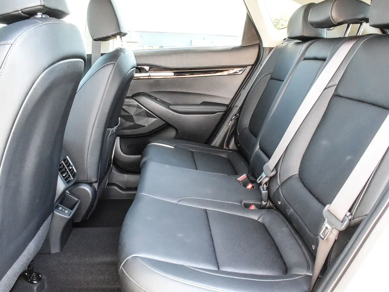 Kia Seltos снимка Kia Seltos