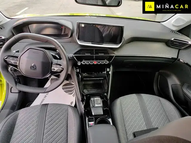 Peugeot 208 view 3
