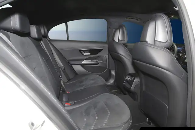 Mercedes-Benz E-Class view 9