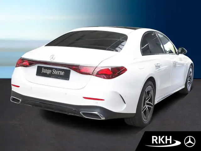 Mercedes-Benz E-Class view 3