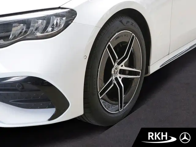 Mercedes-Benz E-Class view 5
