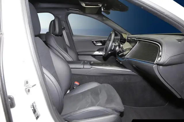 Mercedes-Benz E-Class view 6