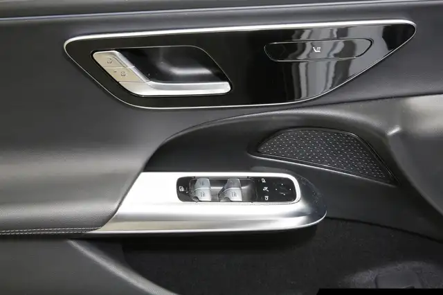 Mercedes-Benz E-Class view 14