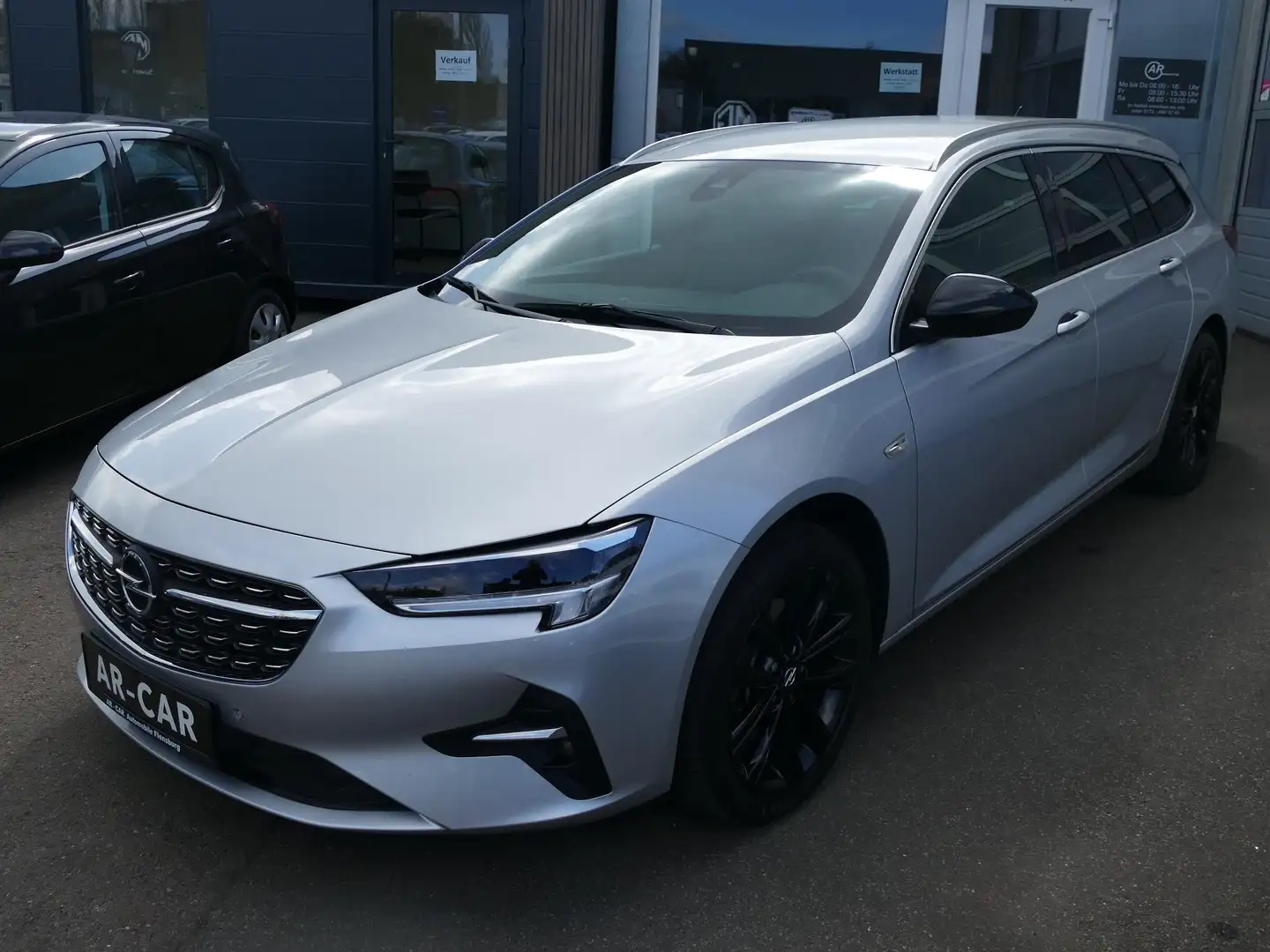 Opel Insignia Sports Tourer 1.5 Diesel Automatik Navi Einparkhil Silber - 1