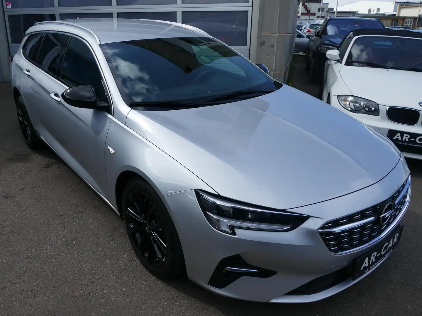 Opel Insignia Sports Tourer 1.5 Diesel Automatik Navi Einparkhil Silber - 2
