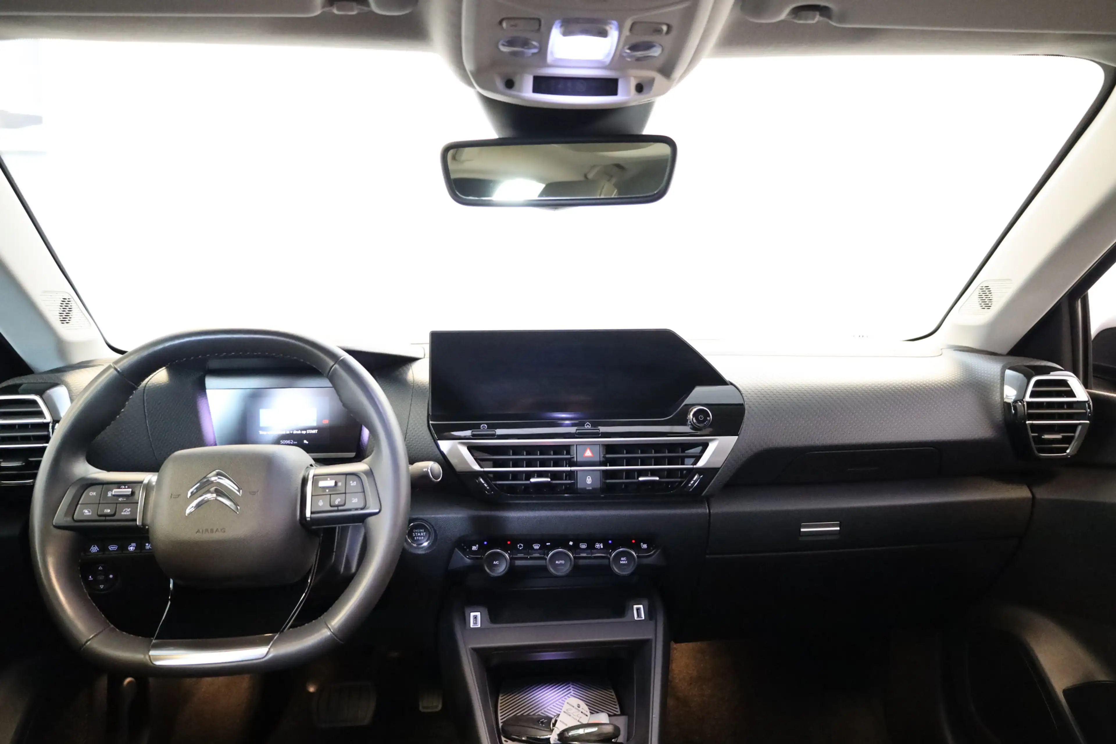 Citroen E-C4 Electric Shine 50 kWh Panoramadak | Volleder | Camera | Sto — photo 17