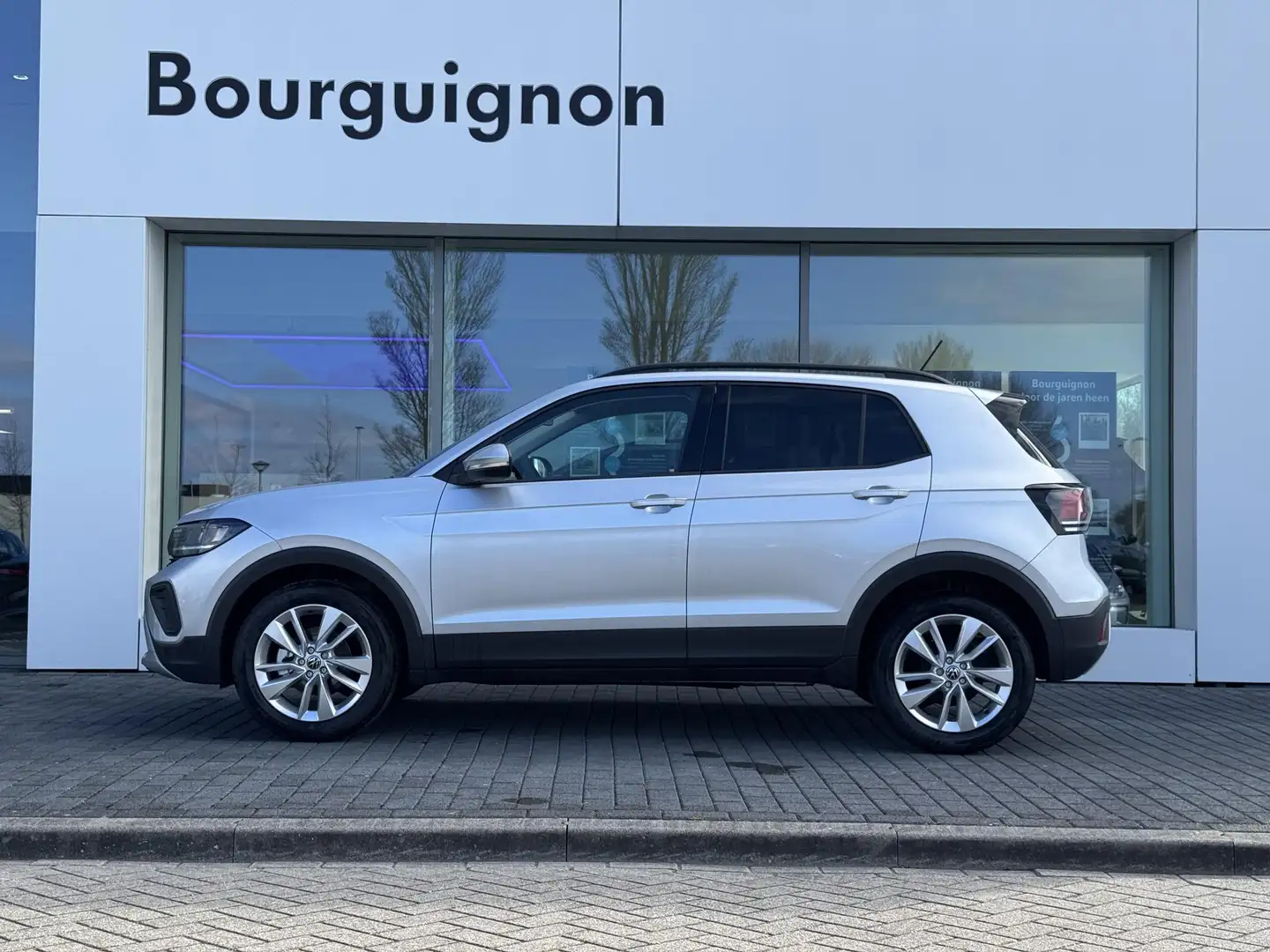 Volkswagen T-Cross Life Edition 1.0 70 kW / 95 pk TSI SUV 5 versn. Ha Grijs - 2