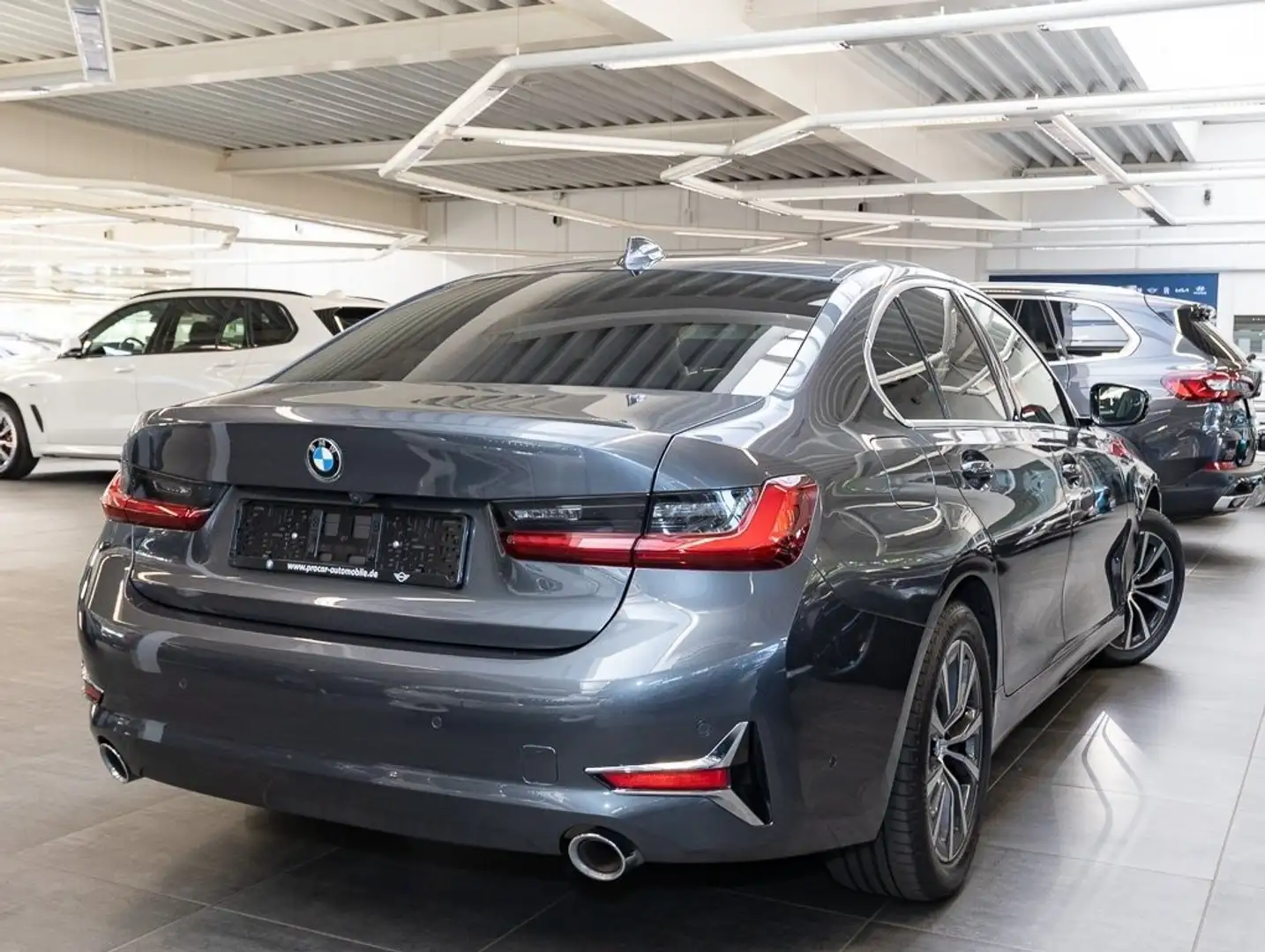 BMW 330 i DAB RFK AHK el. Sitze Klimaaut. PDC Gris - 2