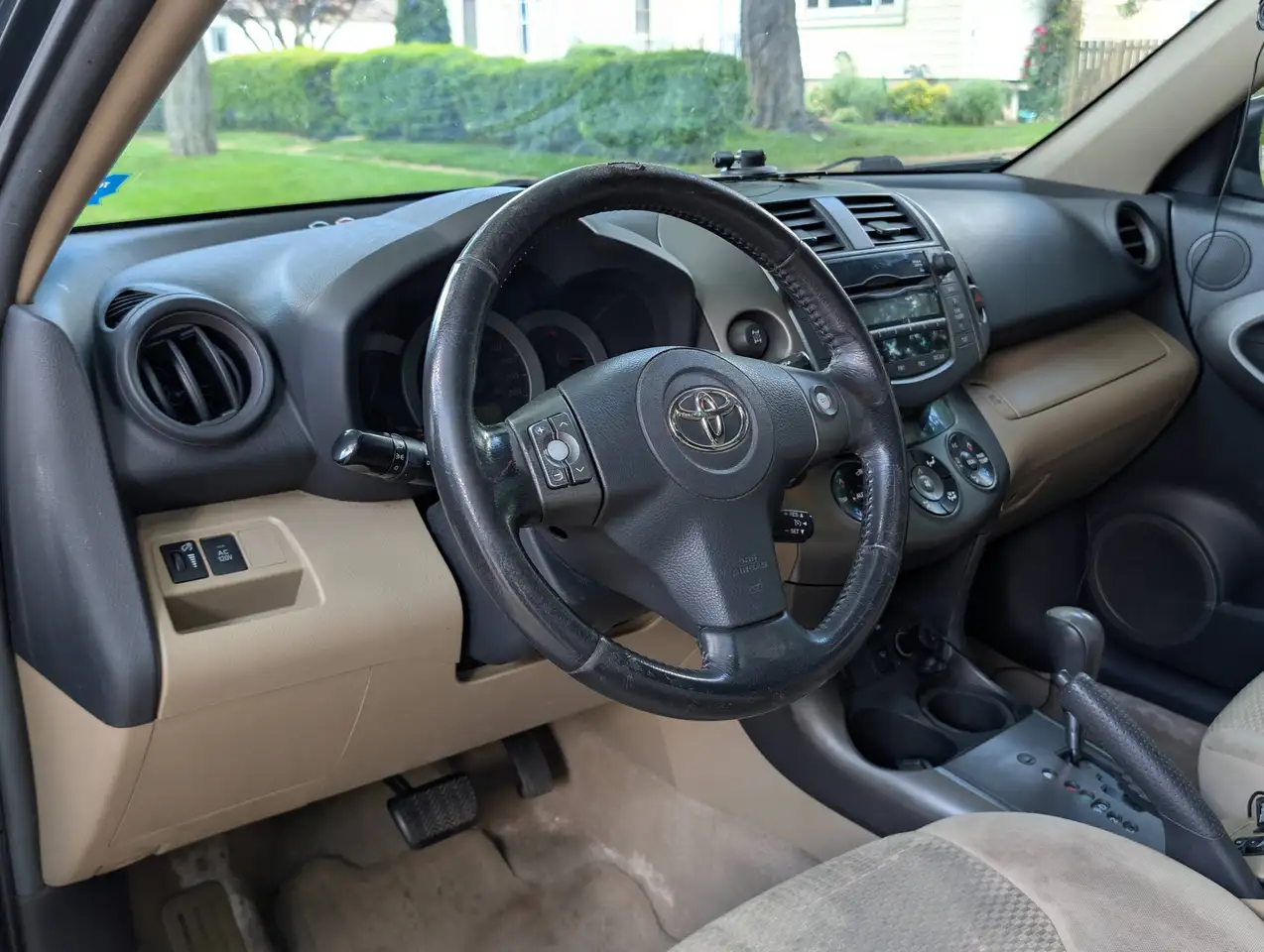 Toyota RAV 4 photo Toyota RAV 4