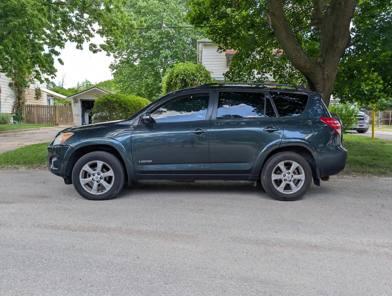Toyota RAV 4 photo Toyota RAV 4