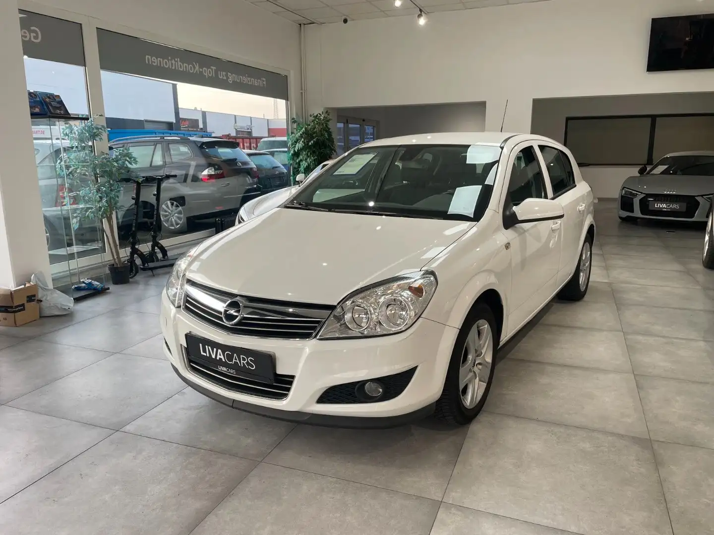 Opel Astra H Lim. Edition Weiß - 2