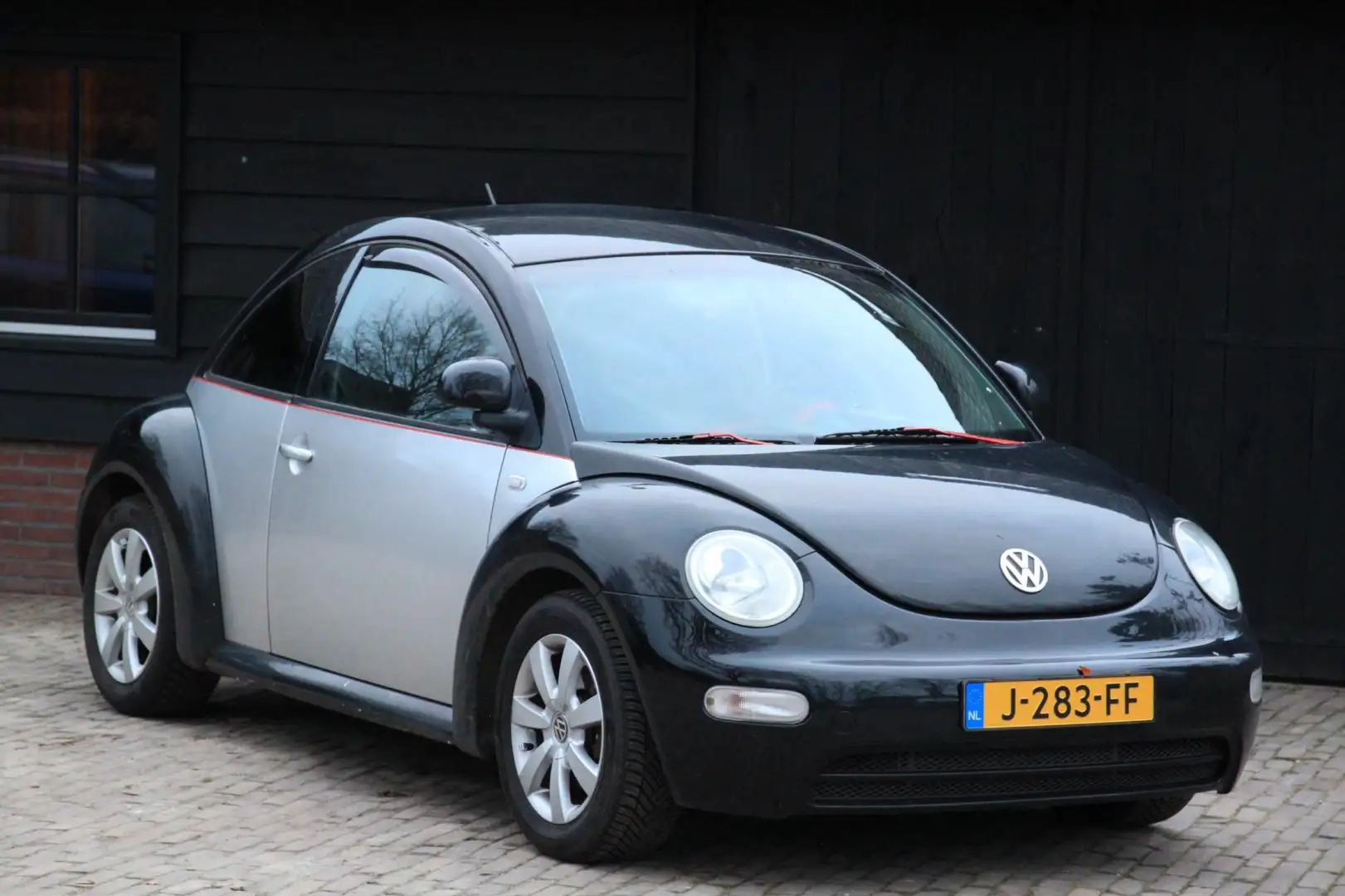 Volkswagen New Beetle 2.0 Highline Airco/Leer/Lmv/Apk 06-2026 Zwart - 2