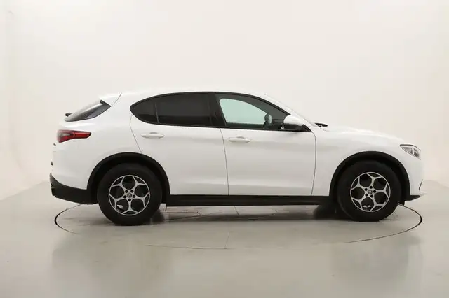 Alfa Romeo Stelvio view 6