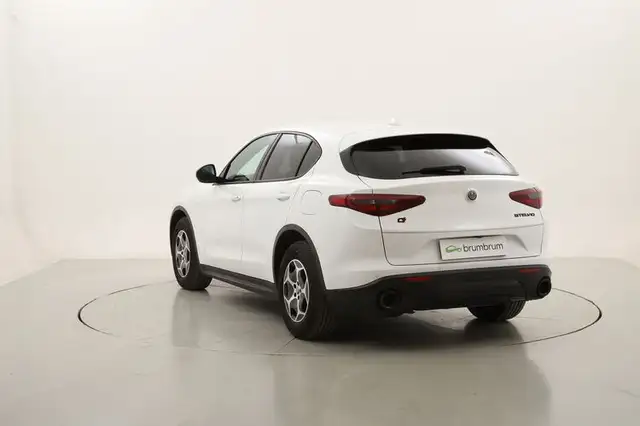Alfa Romeo Stelvio view 3
