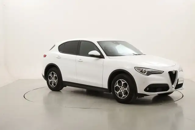Alfa Romeo Stelvio view 7