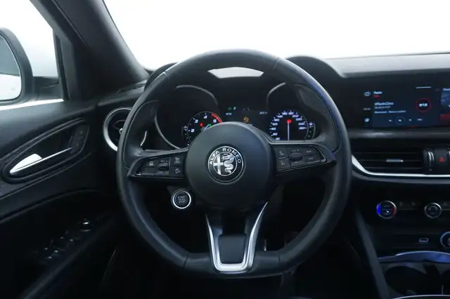 Alfa Romeo Stelvio view 11