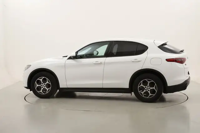 Alfa Romeo Stelvio view 2