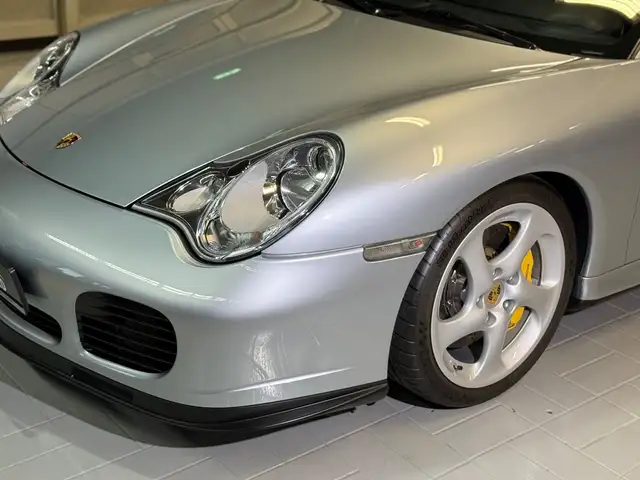 Porsche 911 view 13