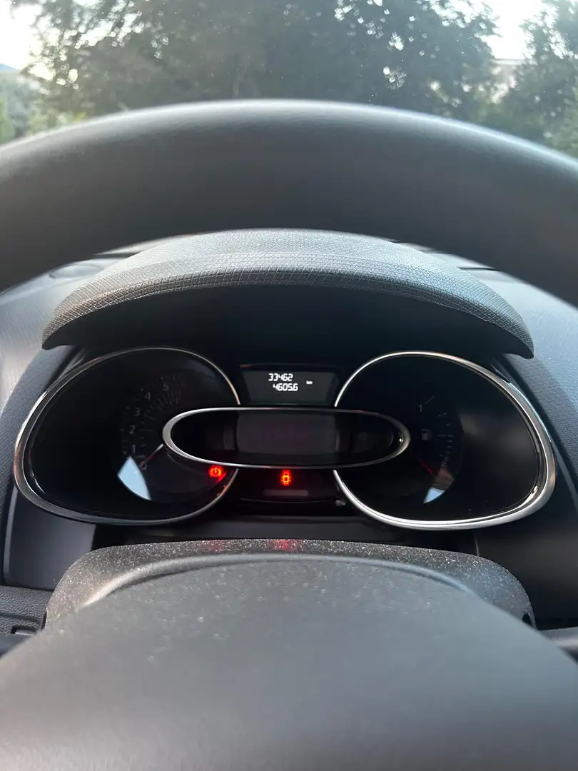 Renault Clio 0.9 tce Moschino Zen 75cv - 2