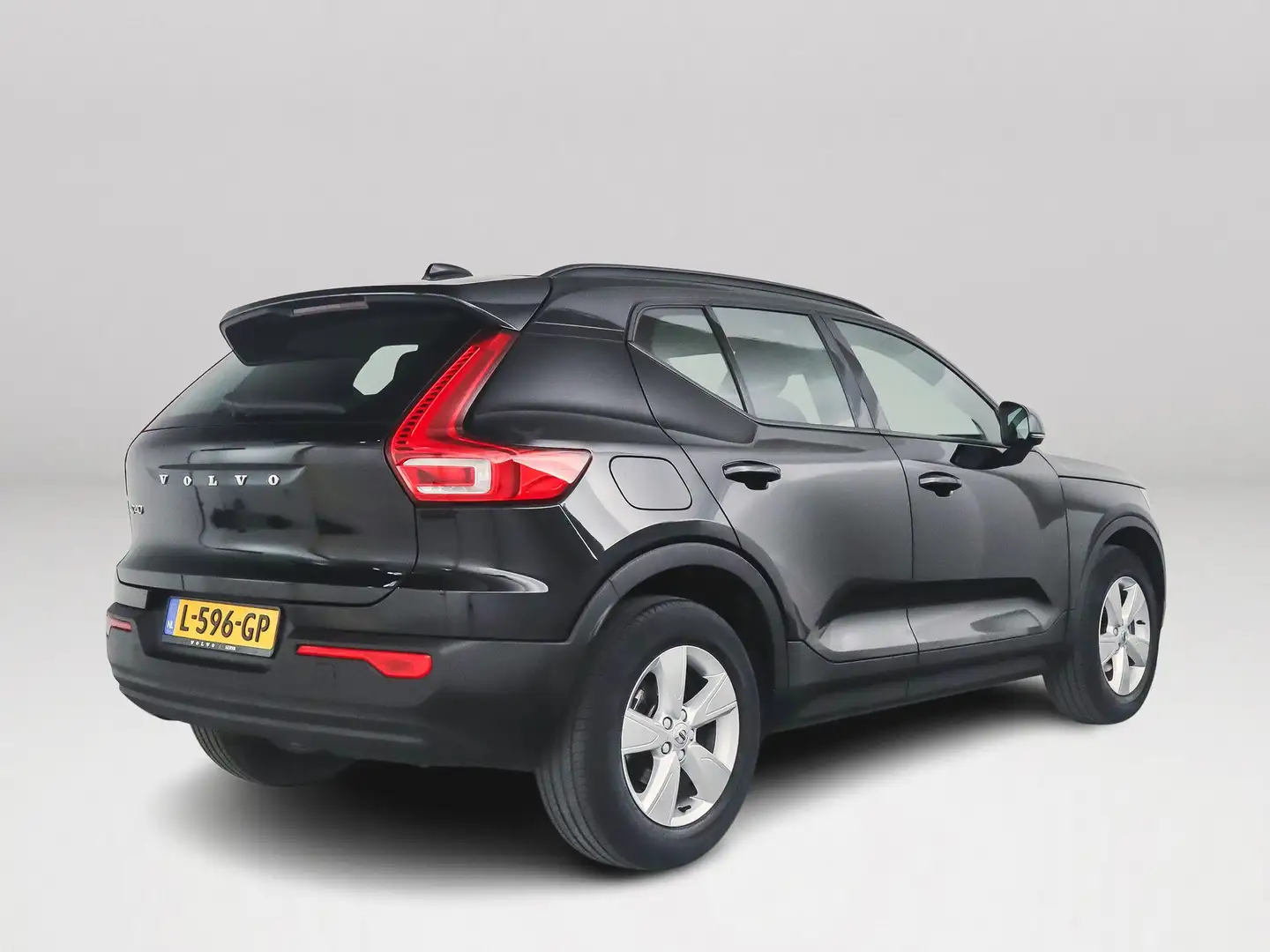 Volvo XC40 T2 Momentum Core | Trekhaak Zwart - 2