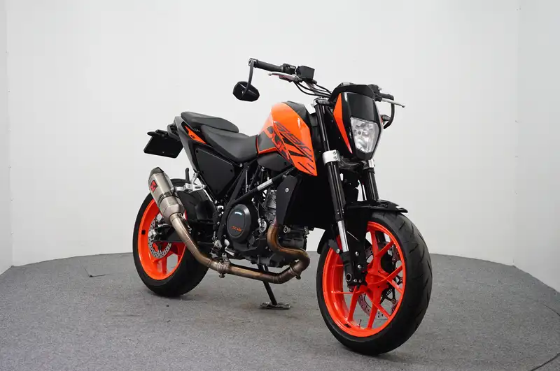 KTM 690 Duke - foto 2