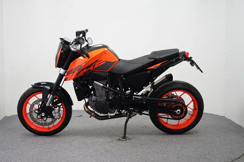 KTM 690 Duke - foto 5