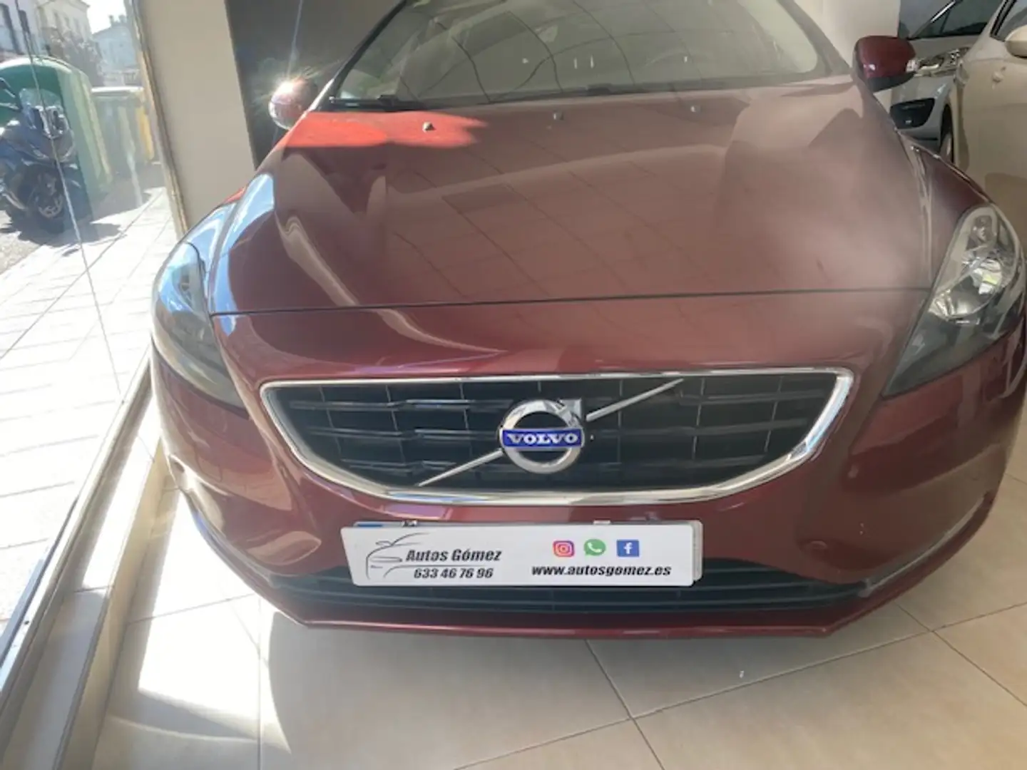 Volvo V40 D2 Kinetic 120 Paars - 2