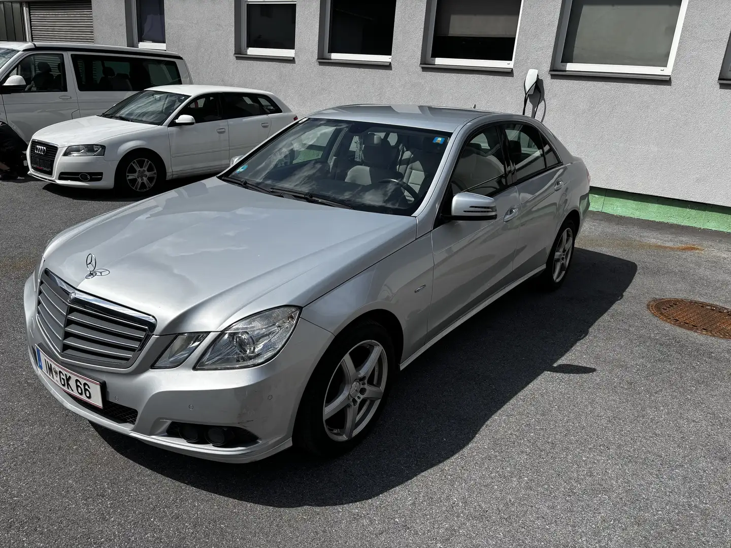 Mercedes-Benz E 220 BlueEfficiency CDI - 2