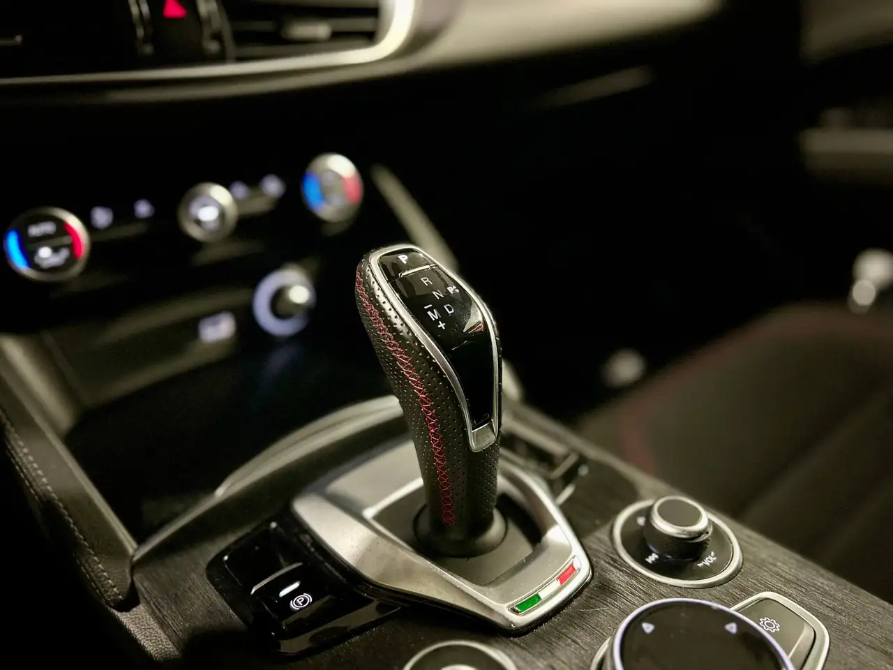 Alfa Romeo Stelvio 2021 — фото 13