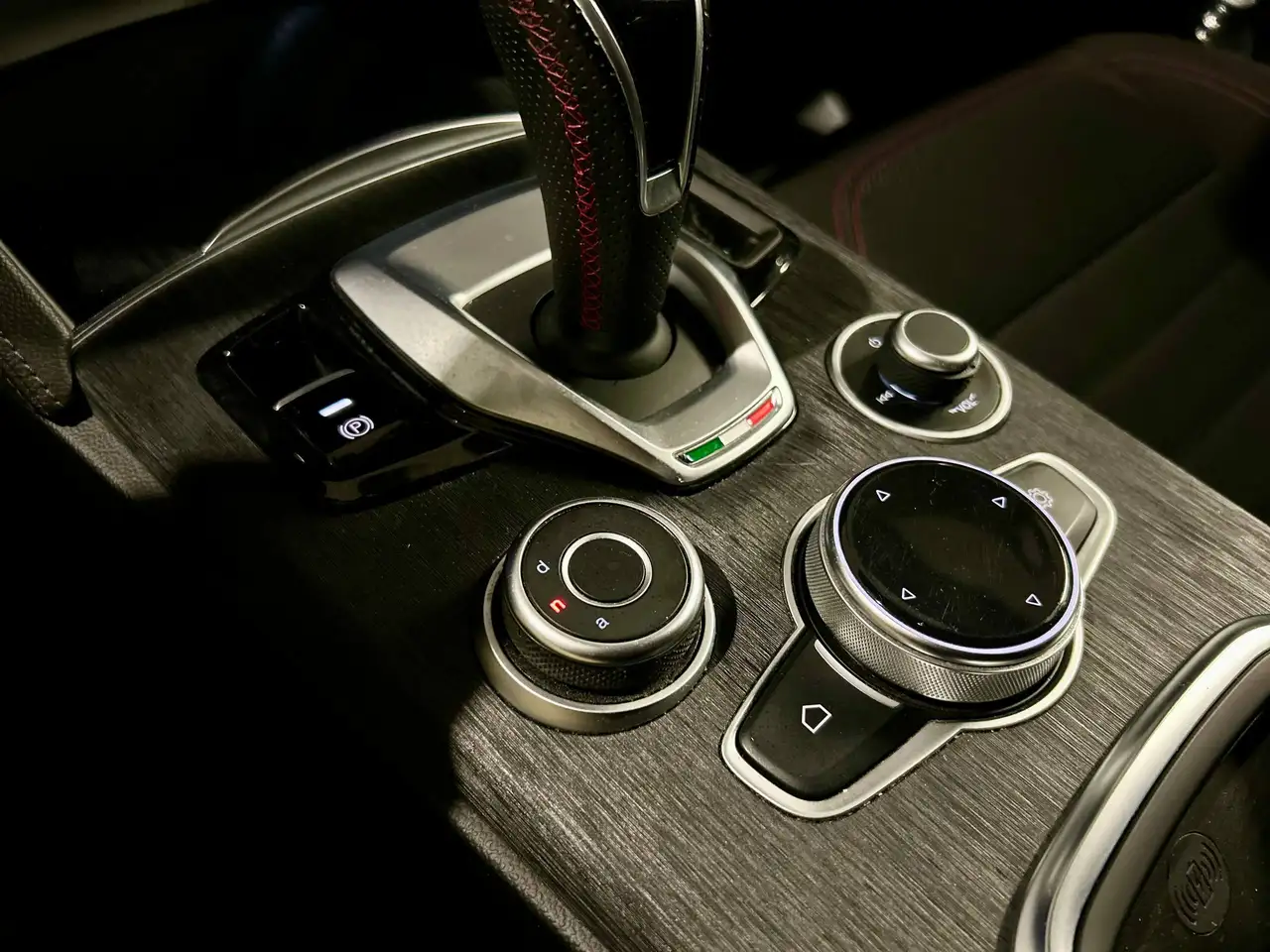 Alfa Romeo Stelvio 2021 — фото 11