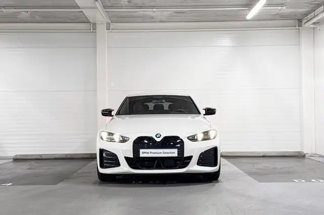 BMW I4 view 5