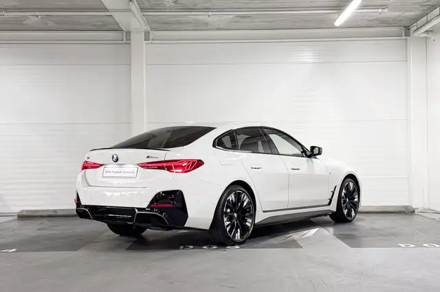 BMW I4 view 6
