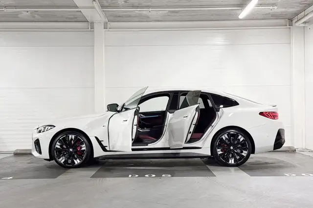 BMW I4 view 3