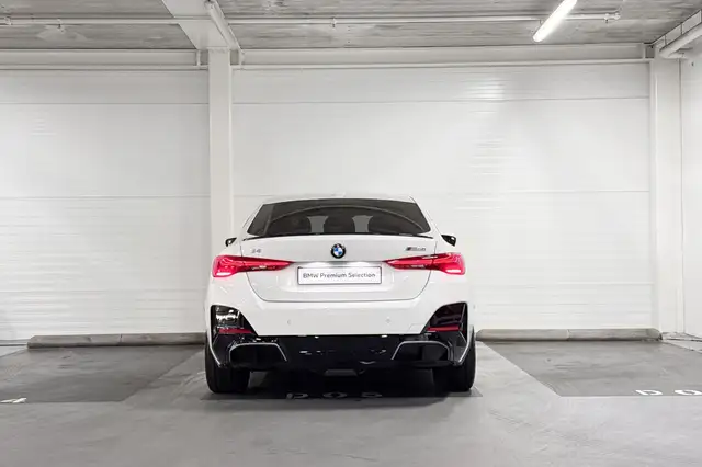 BMW I4 view 7