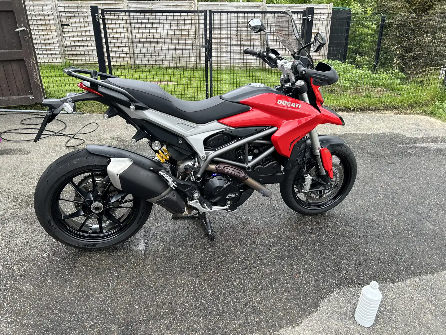 Ducati Hyperstrada Rood - 1